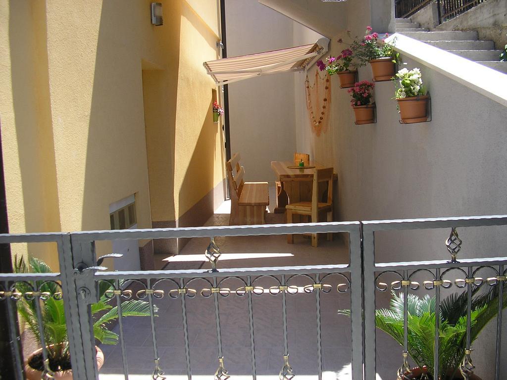 Apartments Viki Trogir Eksteriør bilde