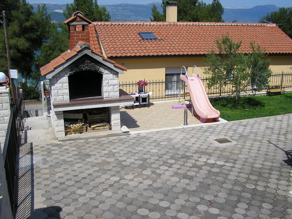 Apartments Viki Trogir Eksteriør bilde
