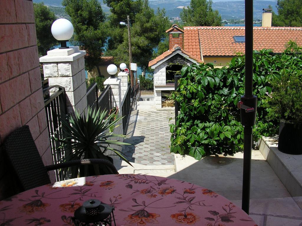 Apartments Viki Trogir Eksteriør bilde