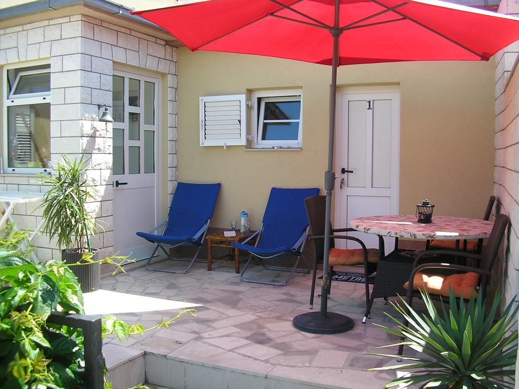 Apartments Viki Trogir Eksteriør bilde