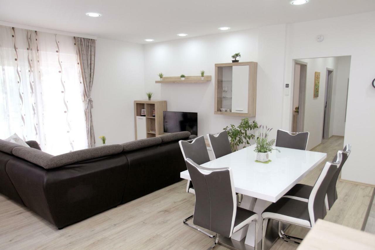 Apartments Viki Trogir Eksteriør bilde