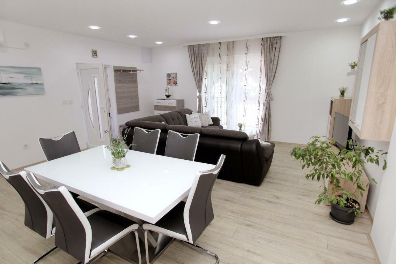 Apartments Viki Trogir Eksteriør bilde