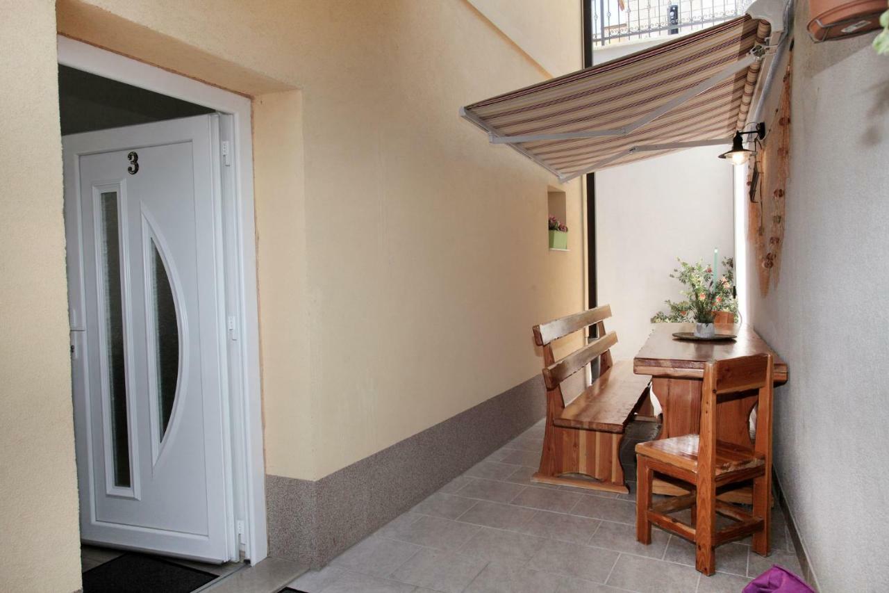 Apartments Viki Trogir Eksteriør bilde
