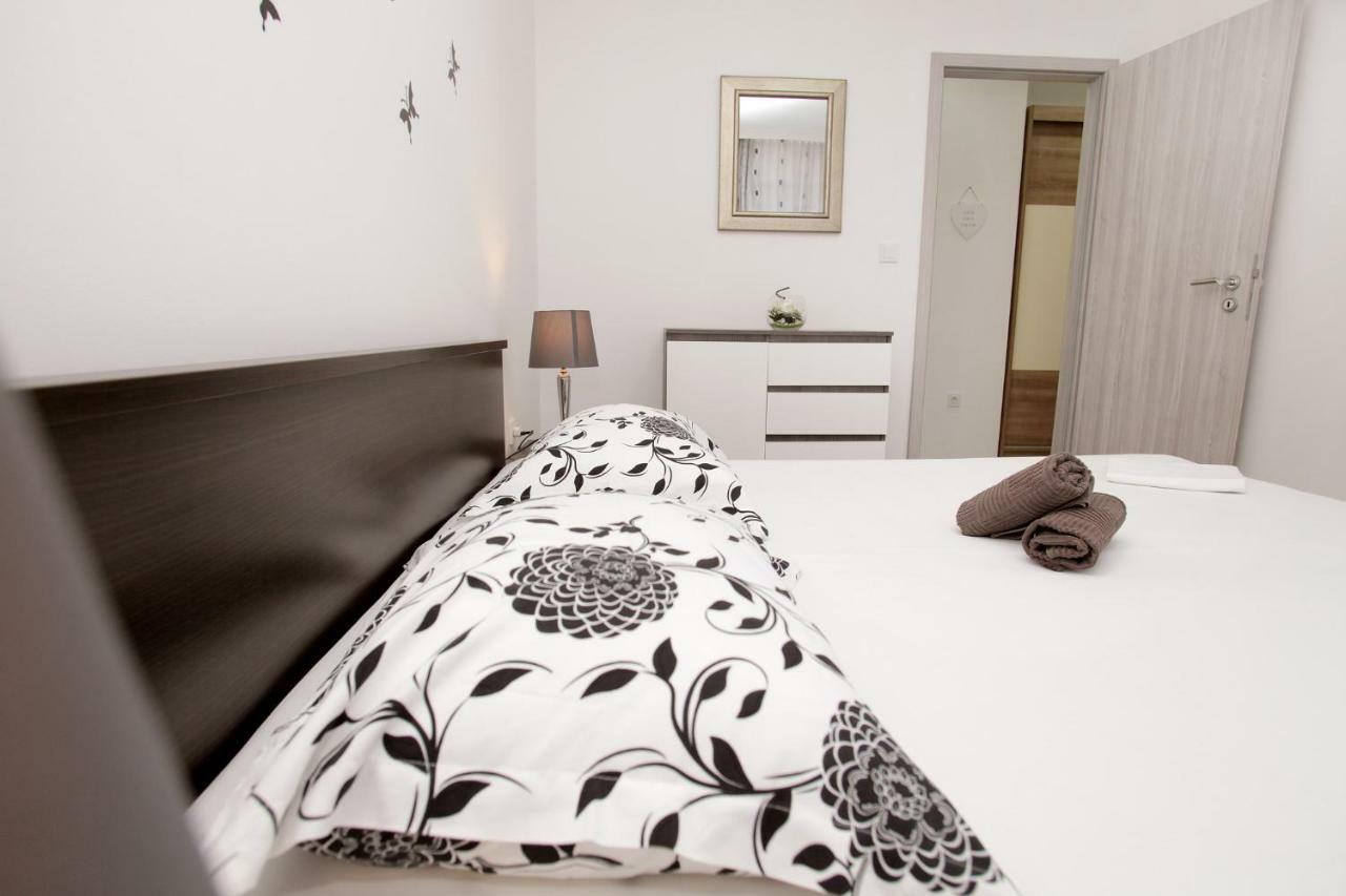 Apartments Viki Trogir Eksteriør bilde