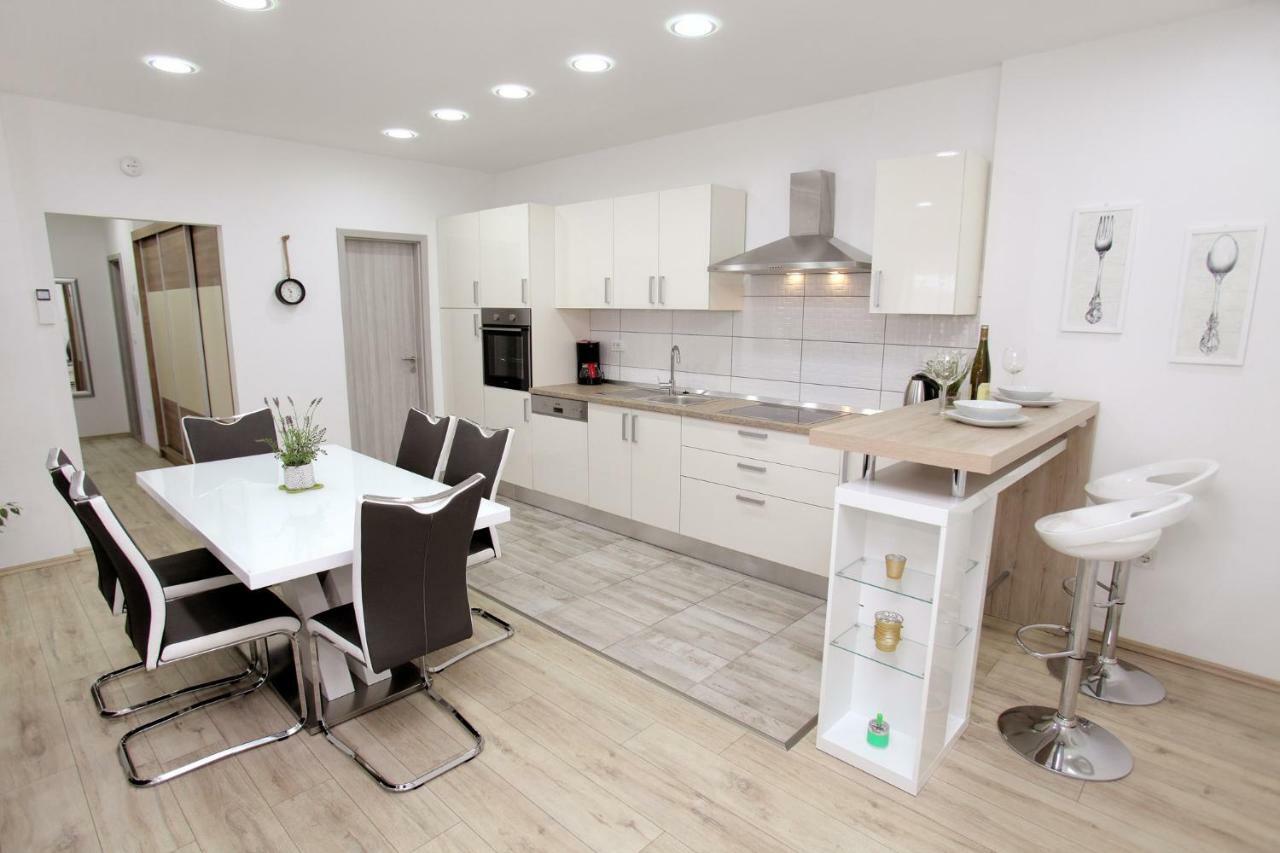 Apartments Viki Trogir Eksteriør bilde